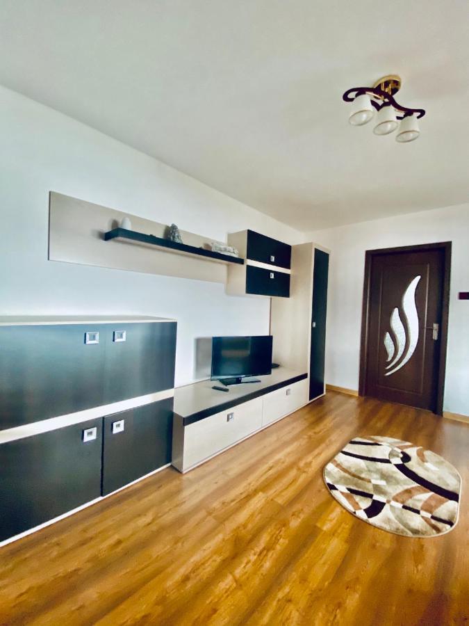 Apartament Sunshine Apartment โอร์โชวา ภายนอก รูปภาพ